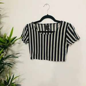 Black white crop top